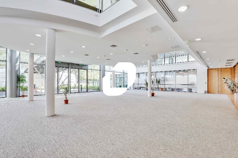 Bureau dans Roissy-en-France à louer - Photo du bâtiment - Image 3 de 20
