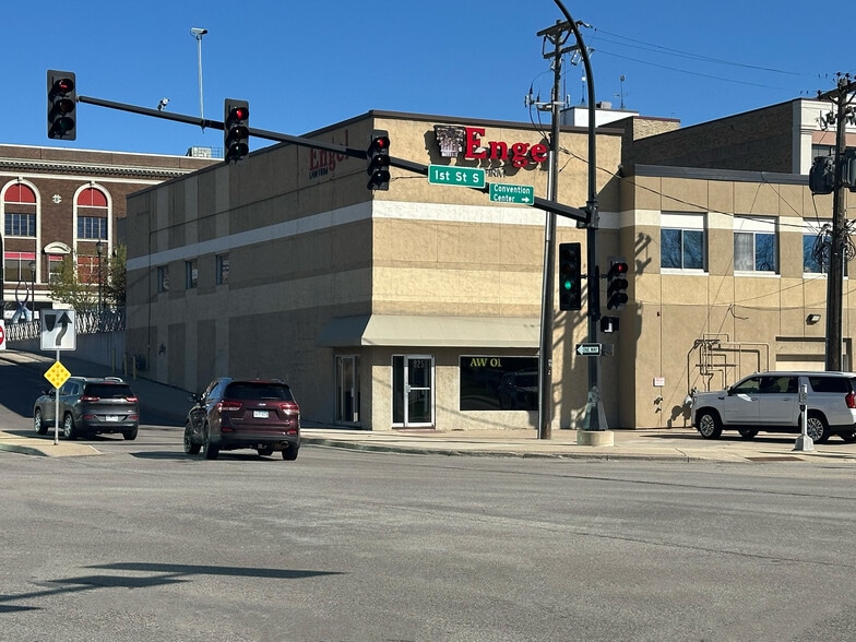 915-925 1st St S, Saint Cloud, MN for lease - Building Photo - Image 2 of 8