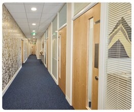 Centennial Av, Elstree for lease Interior Photo- Image 2 of 9