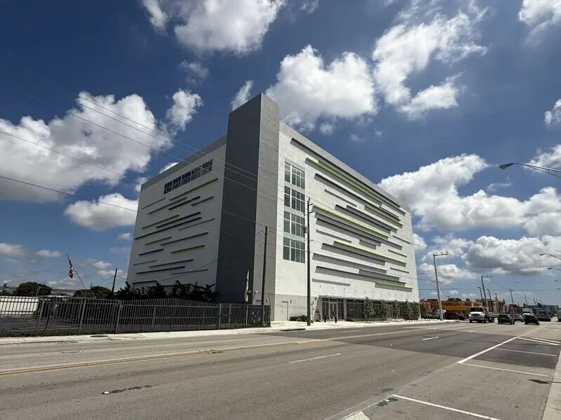 2915 NW 36th St, Miami, FL à louer Photo du bâtiment- Image 1 de 3