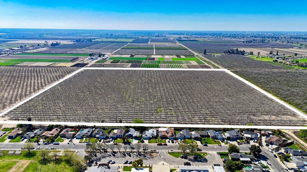 896 N Mariposa Ave, Visalia, CA à vendre - Aérien - Image 2 de 13