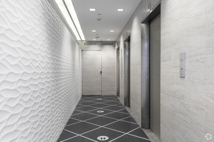307 Fifth Ave, New York, NY for lease - Lobby - Image 3 of 12