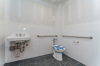 752 Targee St, Staten Island, NY for lease Interior Photo- Image 2 of 8