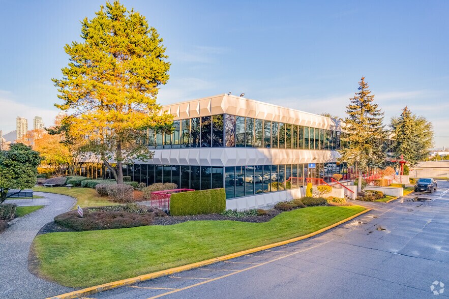 4299 Canada Way, Burnaby, BC à louer - Photo du bâtiment - Image 3 de 7