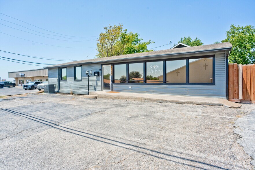 3109 Roberts Cut Off Rd, Fort Worth, TX à louer - Photo du bâtiment - Image 2 de 10