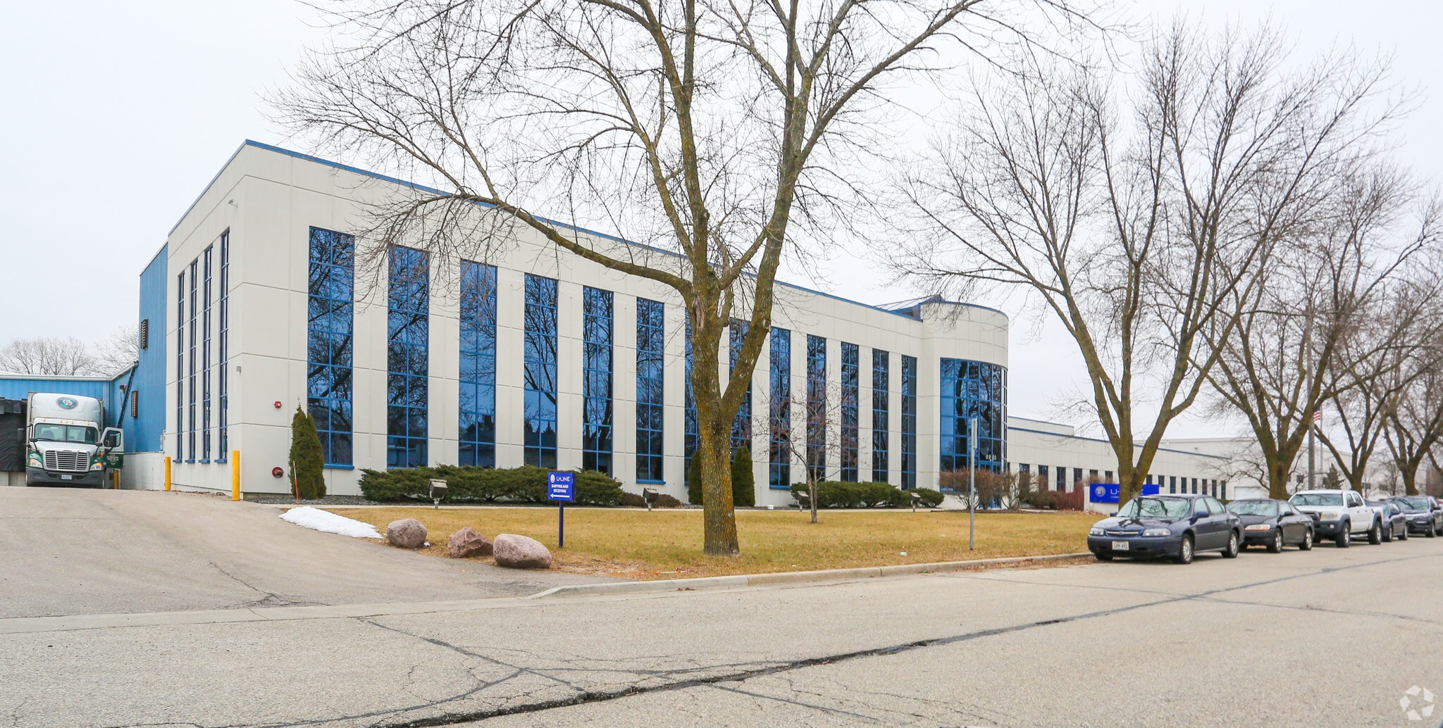 55th Street Park portfolio of 2 properties for sale on LoopNet.ca Primary Photo- Image 1 of 3