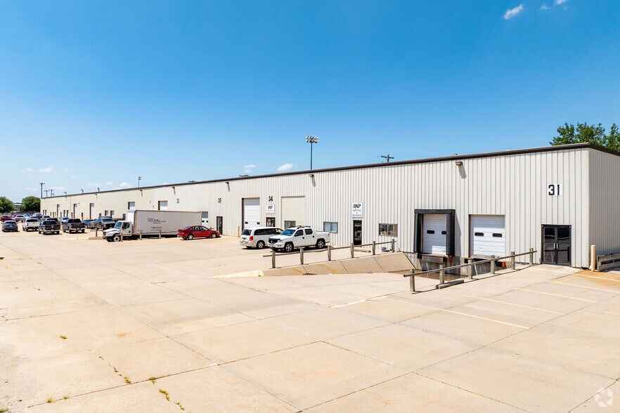 4817 N 56th St, Lincoln, NE à louer - Photo du bâtiment - Image 3 de 6