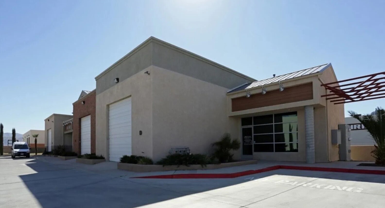 13455 Malaki Rd, Apple Valley, CA for lease Building Photo- Image 1 of 3