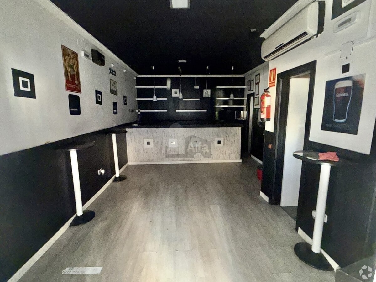 Madrid, MAD 28048 - - - Interior Photo - Image 1 of 4