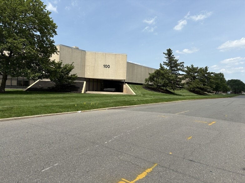 100 Newfield Ave, Edison, NJ for lease - Building Photo - Image 3 of 4