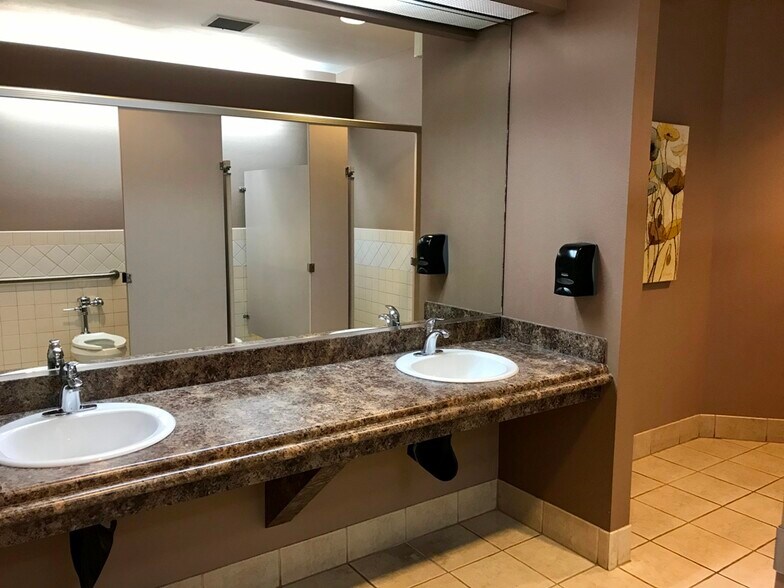 5700 E Franklin Rd, Nampa, ID à louer - Photo intérieure - Image 2 de 11