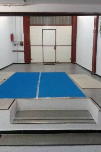 Plus de détails pour Multi-résidentiel à vendre