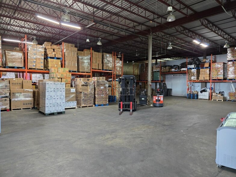 2385 Boul Léger, Montréal, QC for sale - Building Photo - Image 2 of 8