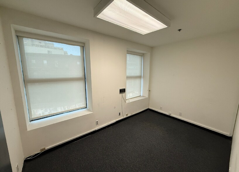 210 Canal St, New York, NY à vendre - Photo du bâtiment - Image 2 de 7