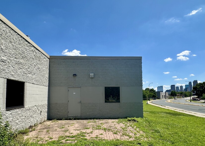 1201 DuPont Ave N, Minneapolis, MN for lease - Building Photo - Image 2 of 27