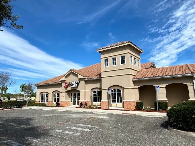 2241 66th St N, Saint Petersburg, FL à louer - Photo du bâtiment - Image 2 de 9