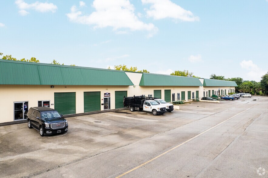 518 Douglas Ave, Altamonte Springs, FL à louer - Photo du bâtiment - Image 2 de 5