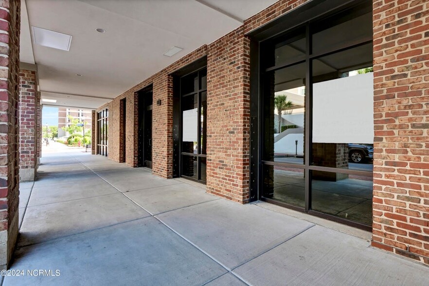 220 N Water St, Wilmington, NC for lease - Building Photo - Image 3 of 19