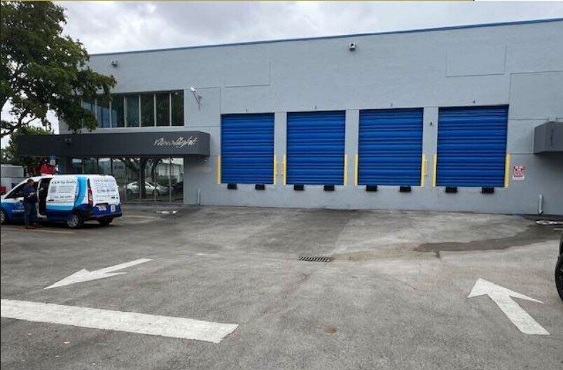 8351-8391 NW 64th St, Miami, FL à louer - Photo du bâtiment - Image 2 de 4