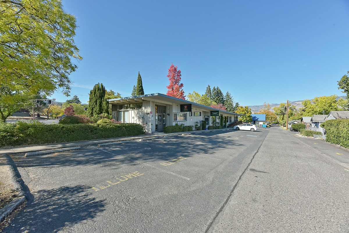 993 Siskiyou Blvd, Ashland, OR for sale Building Photo- Image 1 of 47
