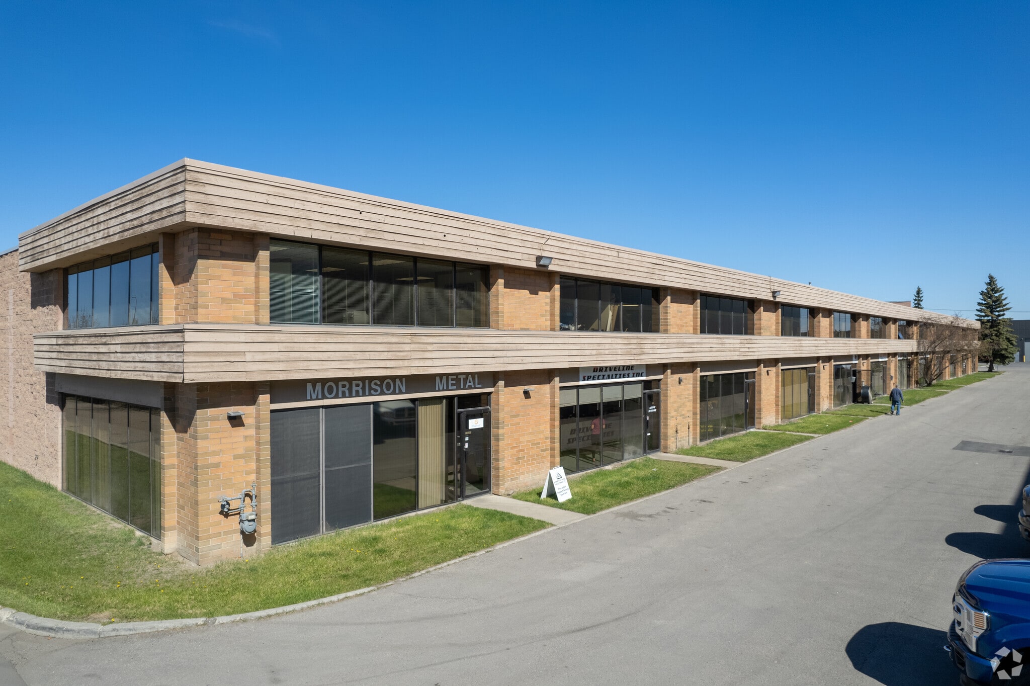 4045 74th Ave SE, Calgary, AB à vendre Photo du bâtiment- Image 1 de 15