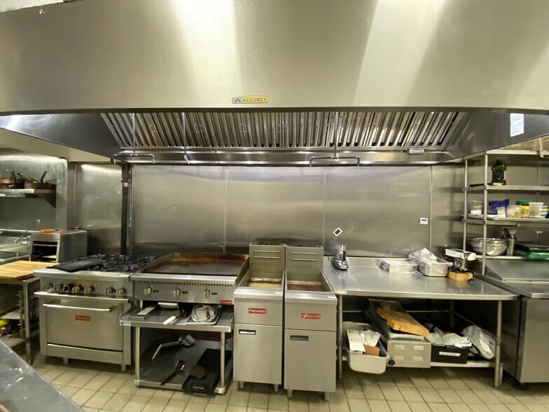 7459 Melrose Ave, Los Angeles, CA à louer - Photo intérieure - Image 3 de 14