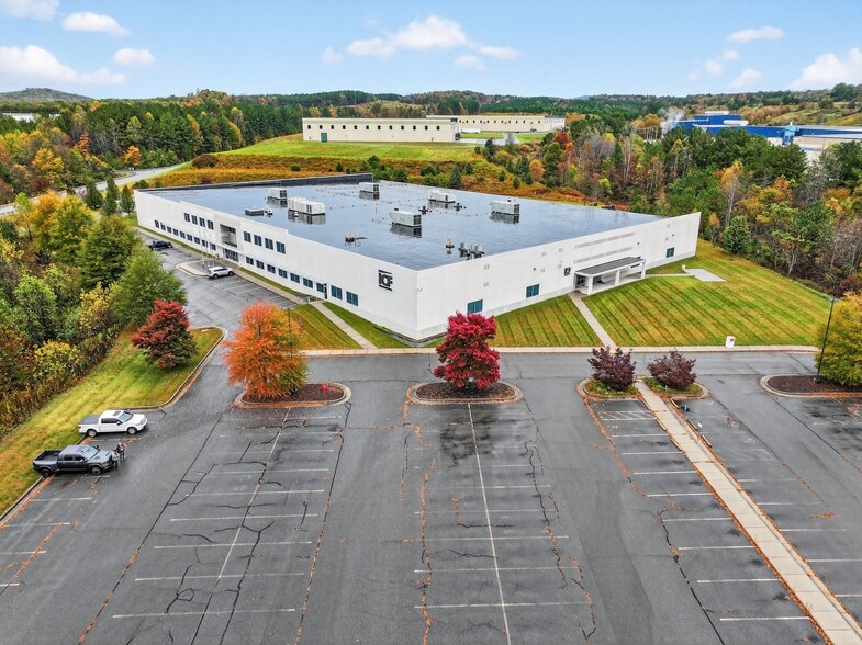 980 Beaver Creek Dr, Martinsville, VA for sale - Building Photo - Image 1 of 11