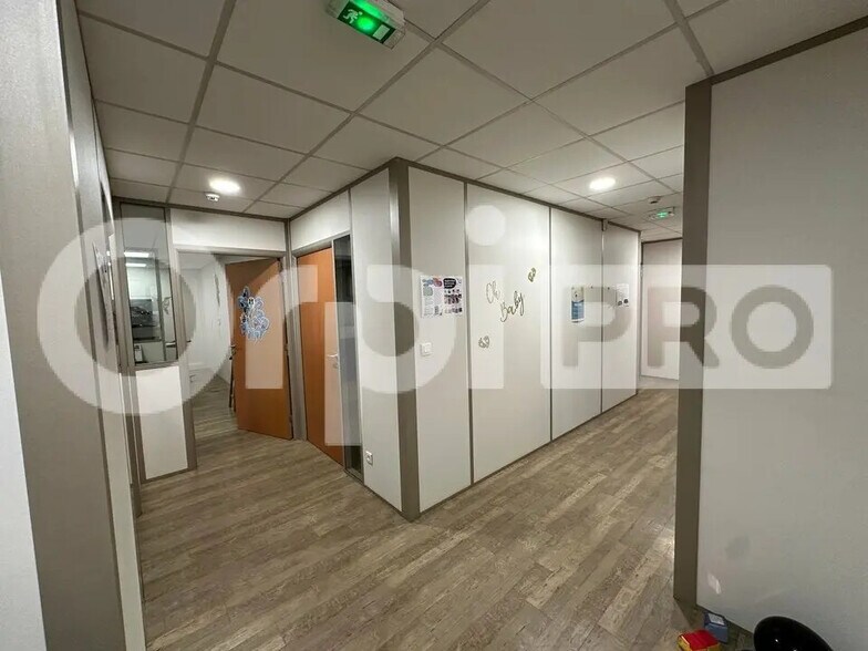 Office in Villefranche-sur-Saône for lease - Interior Photo - Image 3 of 4