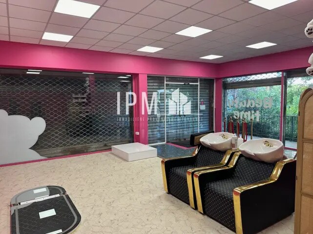 Retail in Marseille for sale Building Photo- Image 1 of 8