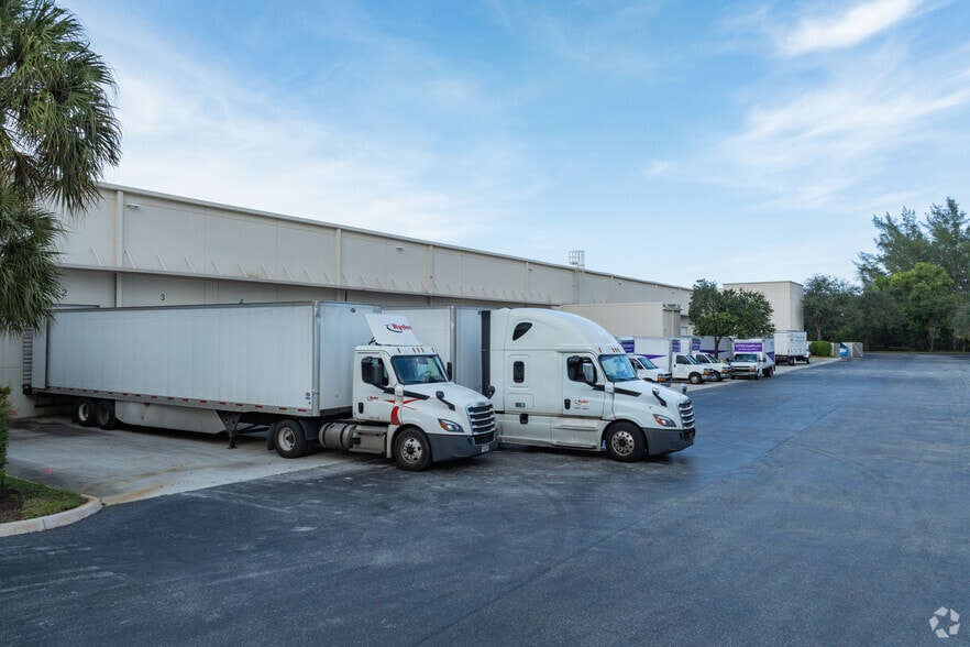 1780 NW 15th Ave, Pompano Beach, FL for lease - Building Photo - Image 3 of 5