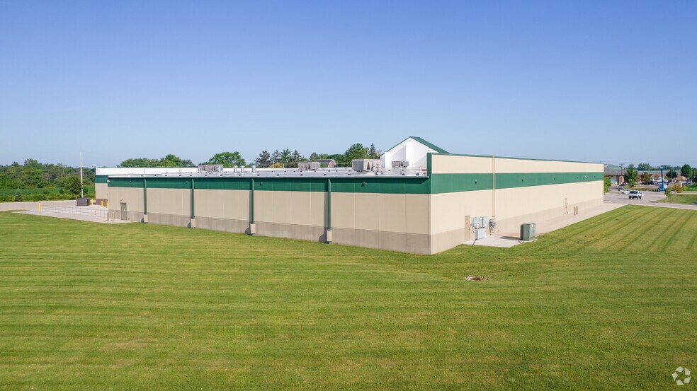 8757 Delta Market Dr, Lansing, MI à louer - Photo du bâtiment - Image 3 de 4