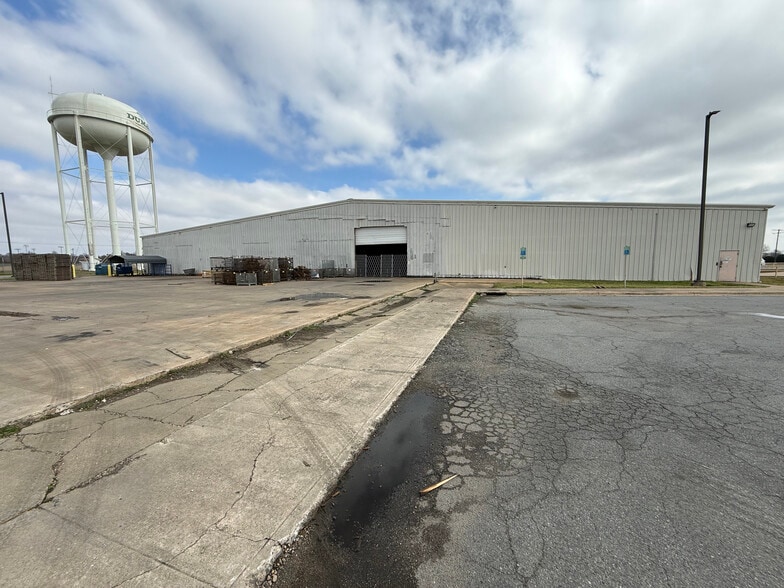801 S Main St, Dumas, AR for sale - Building Photo - Image 3 of 13