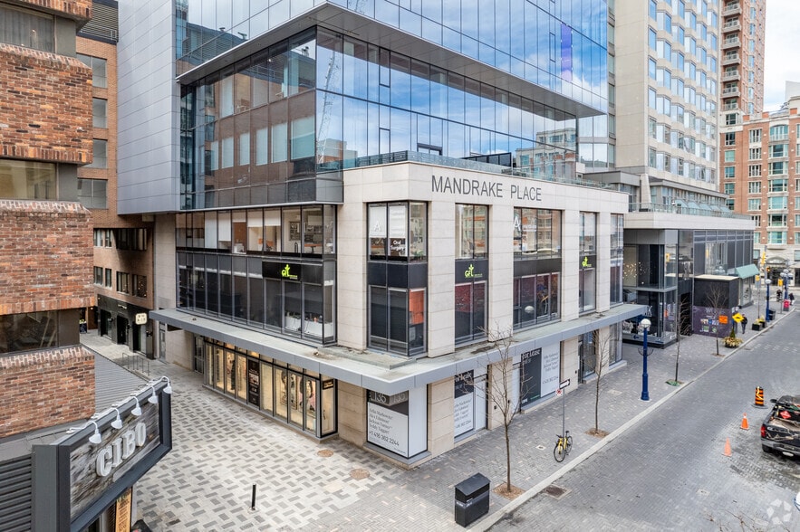 135 Yorkville Ave, Toronto, ON à louer - Photo du bâtiment - Image 3 de 4