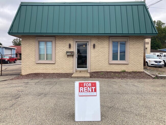 Plus de détails pour 3046 Industrial Blvd, Bethel Park, PA - Local d'activités à louer