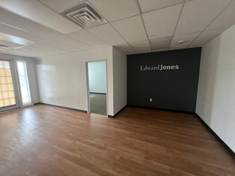 2570 Justin Rd, Lewisville, TX for lease - Building Photo - Image 2 of 14