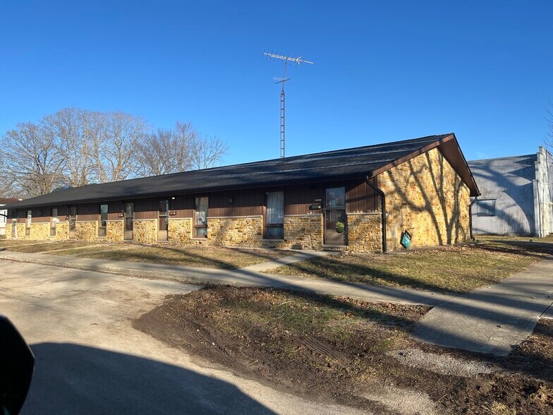 Rusty Manor portefeuille de 2 propriétés à vendre sur LoopNet.ca - Photo du bâtiment - Image 3 de 7