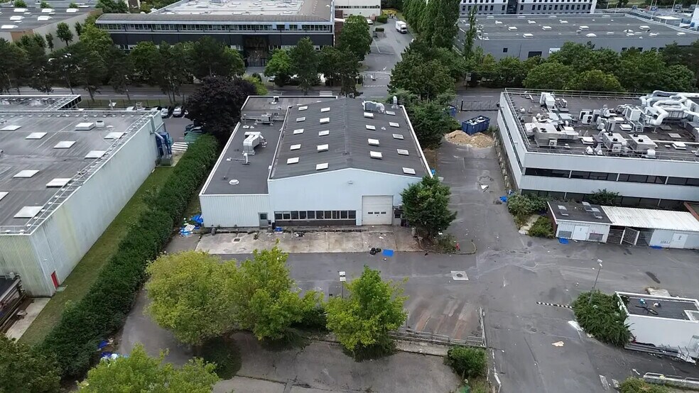 7 Rue De L'Equerre, SAINT-OUEN-L'AUMONE for lease - Building Photo - Image 2 of 17