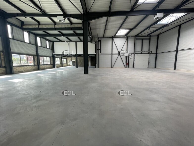 Flex in Gennevilliers for sale - Building Photo - Image 3 of 14