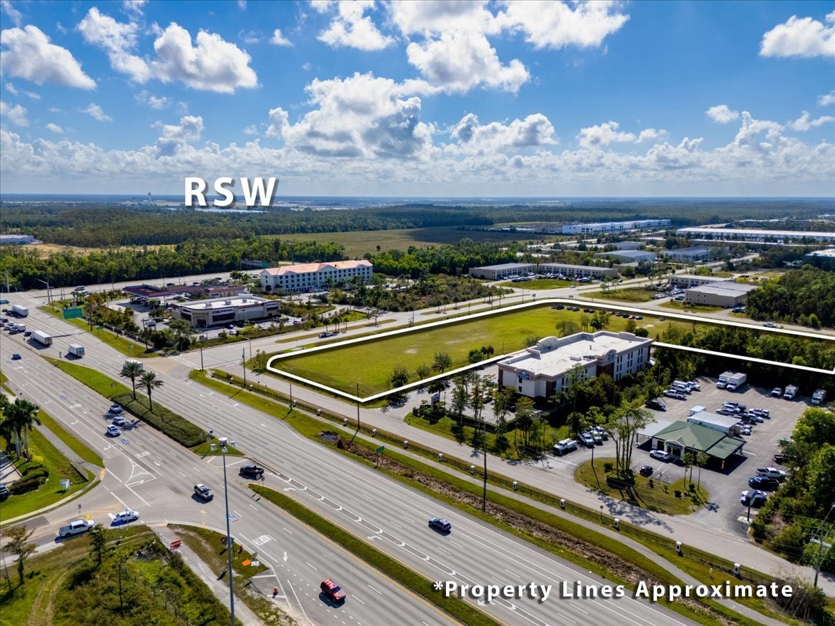13590 Jetport Commerce Pky, Fort Myers, FL à vendre Photo du bâtiment- Image 1 de 5