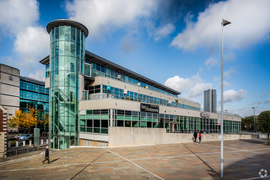 1 Lanyon Quay, Belfast à louer - Photo du bâtiment - Image 1 de 13