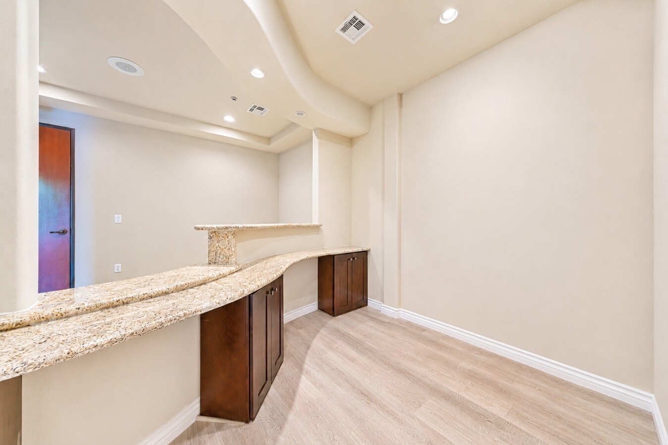 2707 E Valley Blvd, West Covina, CA 91792 - Unité 201 - - Photo intérieure - Image 2 of 21