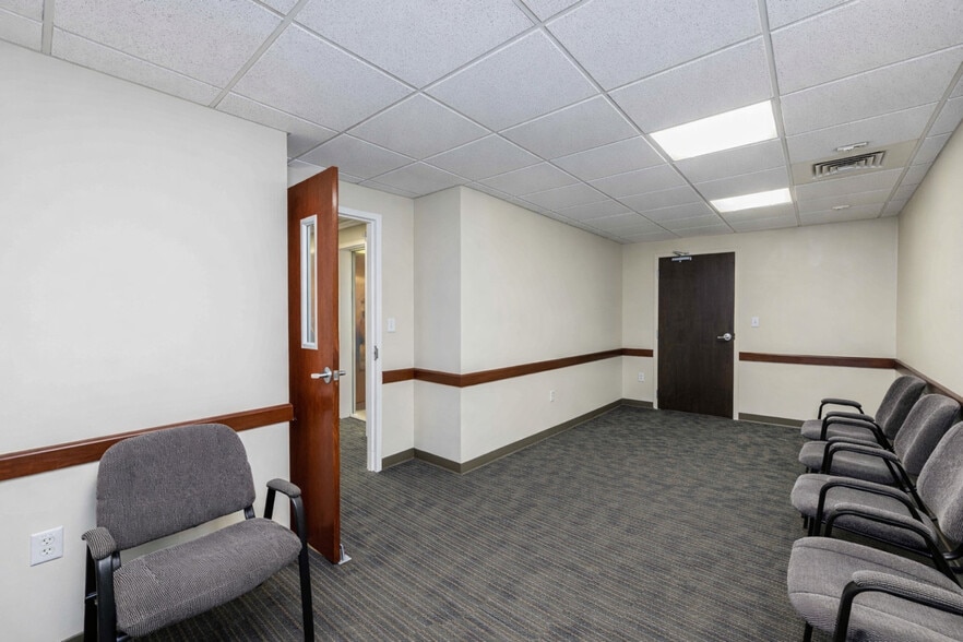 85 Barnes Rd, Wallingford, CT for lease - Interior Photo - Image 3 of 9