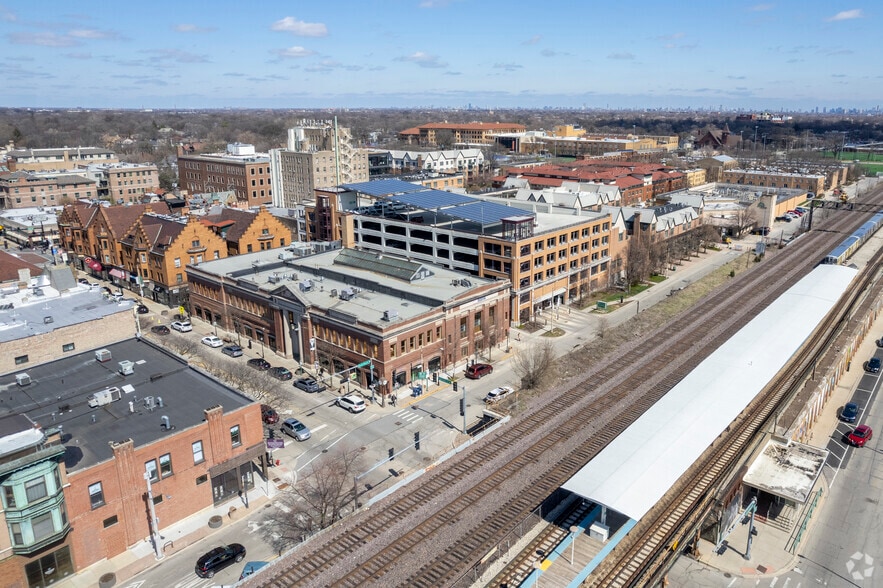 104 N Oak Park Ave, Oak Park, IL for lease - Aerial - Image 2 of 8
