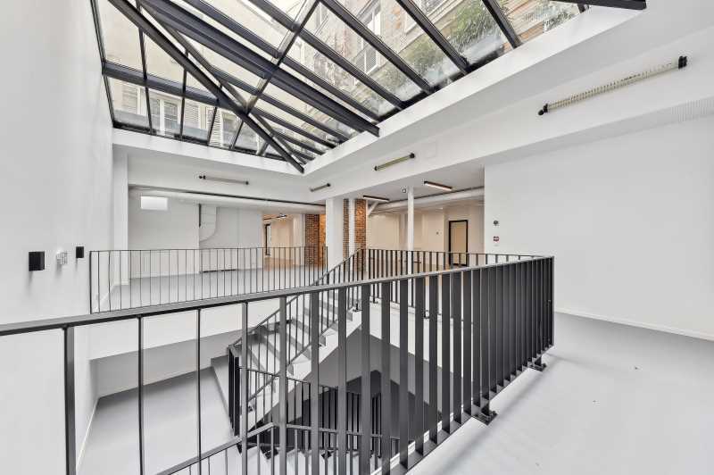 44 Rue Des Vinaigriers, Paris for sale - Interior Photo - Image 3 of 18