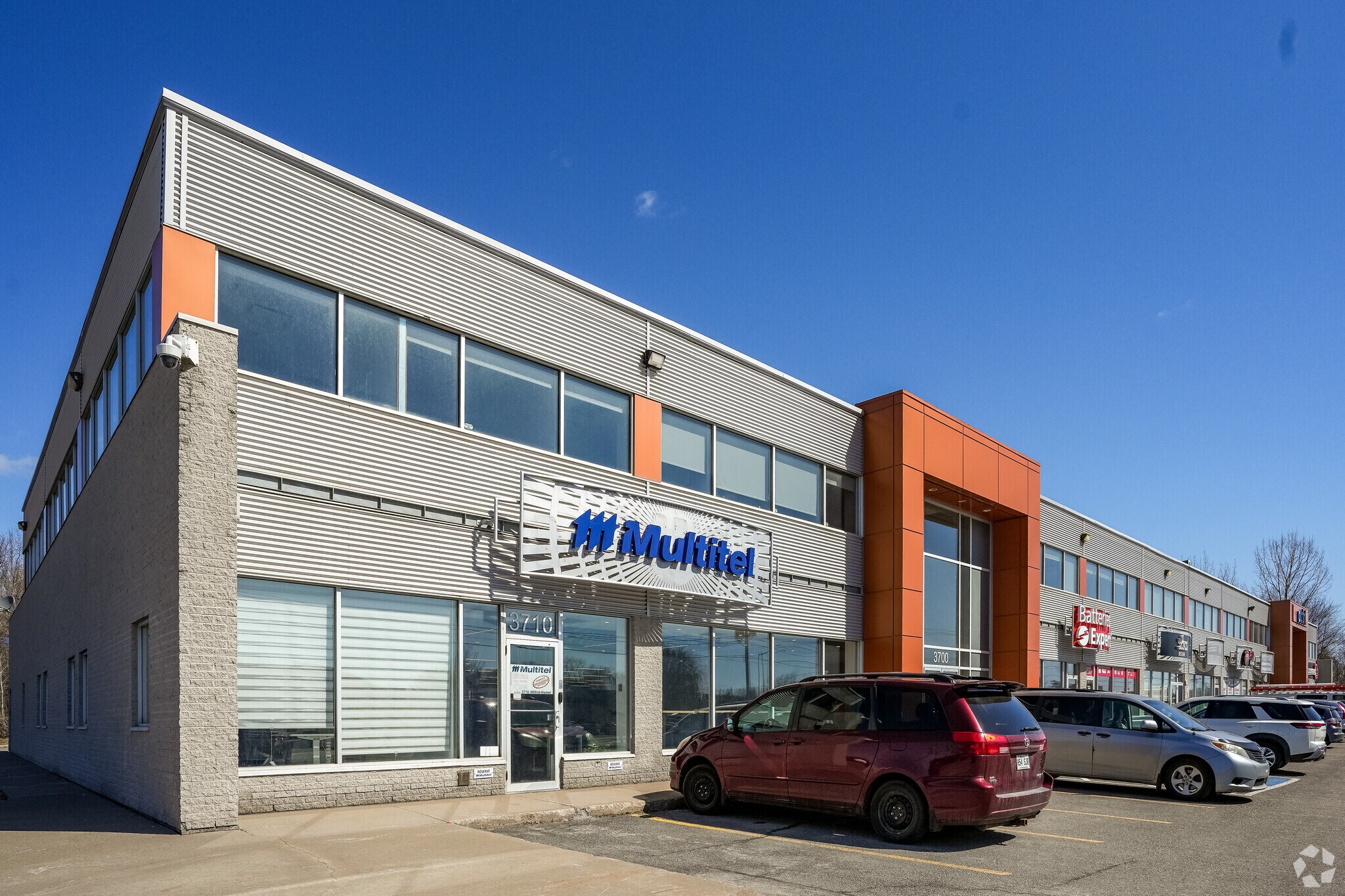 3640-3710 Boul Wilfrid-Hamel, Québec, QC for lease Primary Photo- Image 1 of 3
