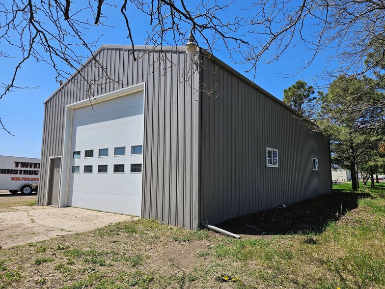 1204 W Cedar St, Beresford, SD à vendre - Photo du bâtiment - Image 3 de 8