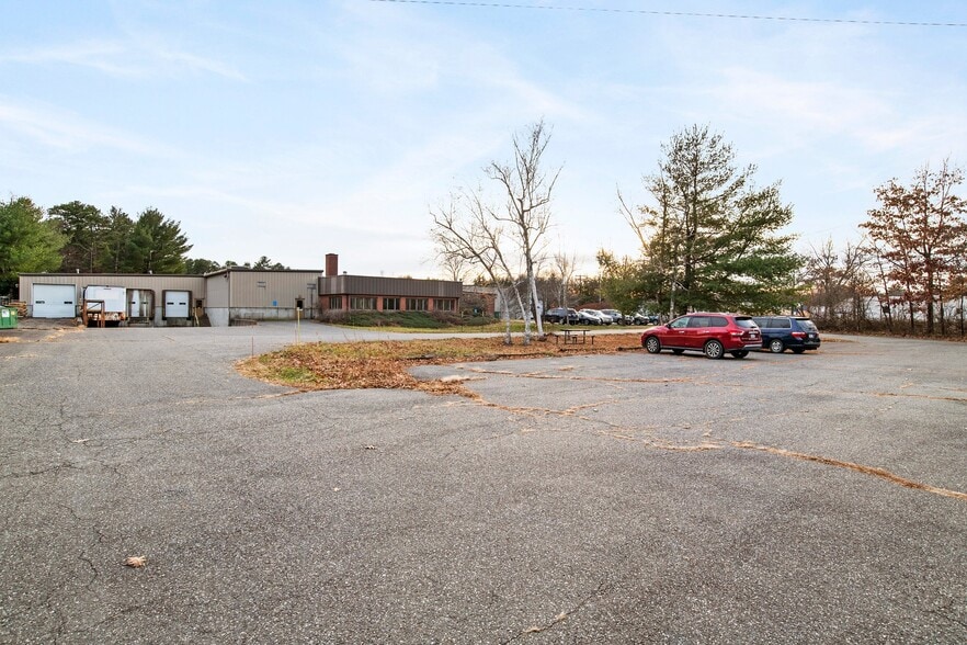 135 Apremont Way, Westfield, MA for lease - Building Photo - Image 3 of 15
