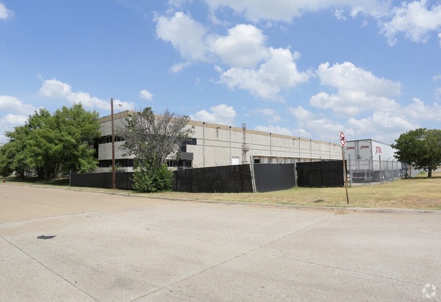 225 SW 14th St, Grand Prairie, TX for lease - Building Photo - Image 2 of 2