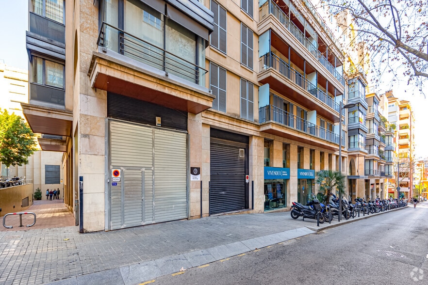 Carrer de Folgueroles, 17, Barcelone, Barcelona à louer - Photo du bâtiment - Image 2 de 7