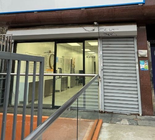 83-02 Broadway, Elmhurst, NY à louer - Photo du bâtiment - Image 3 de 7